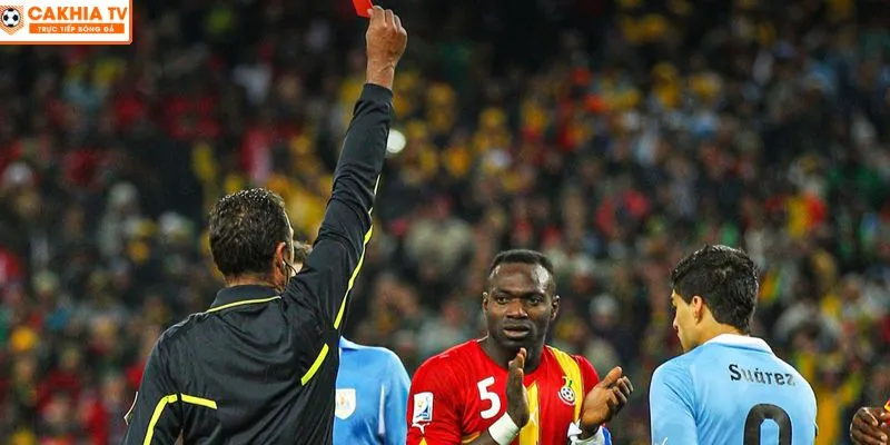 Thuật ngữ bị treo giò là gì trong bóng đá