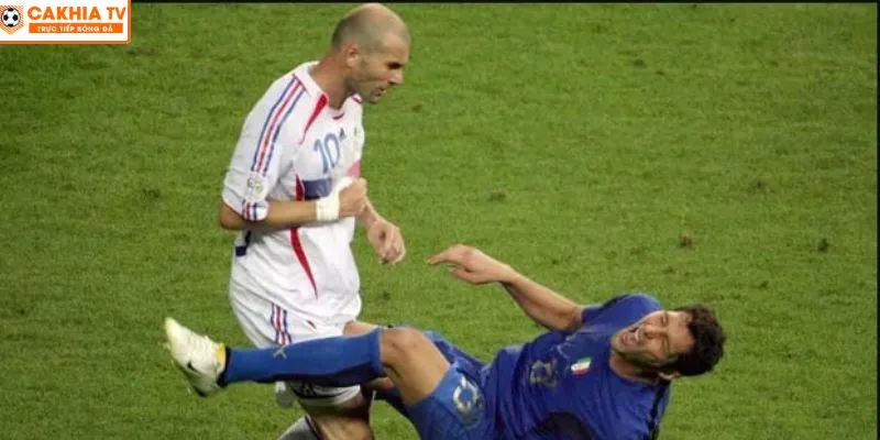 Zinedine Zidane (2006): Bị treo giò sau cú húc đầu vào Materazzi